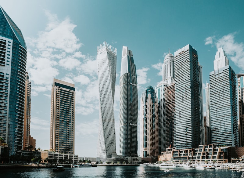 Free zone vs mainland company bank account UAE comparison 2025